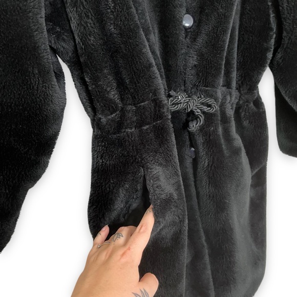 *SOLD* Gorgeous Vintage 90s Black Faux Fur Button Down Coat - Picture 6 of 8